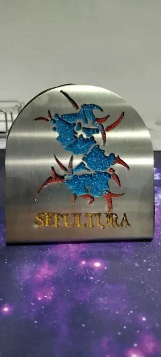 Chapa inoxidable con diseño de momia