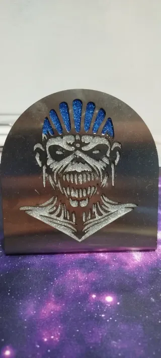 Chapa inoxidable con diseño de momia