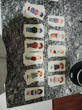 Muñecos recortables tela niño y niña. Unas 50 unid