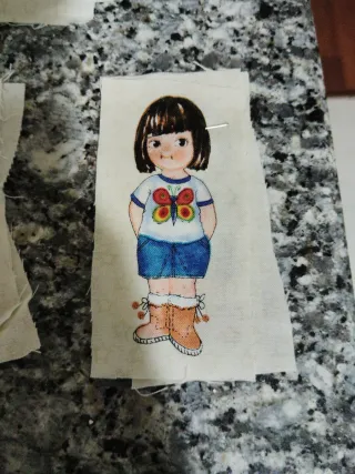 Muñecos recortables tela niño y niña. Unas 50 unid