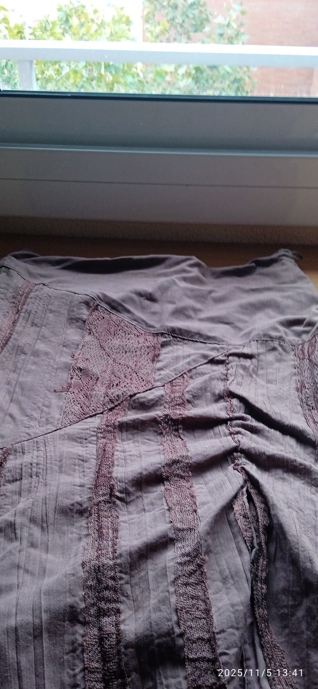 Falda larga marrón volantes