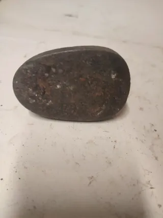 Antigua plancha de hierro pequeña