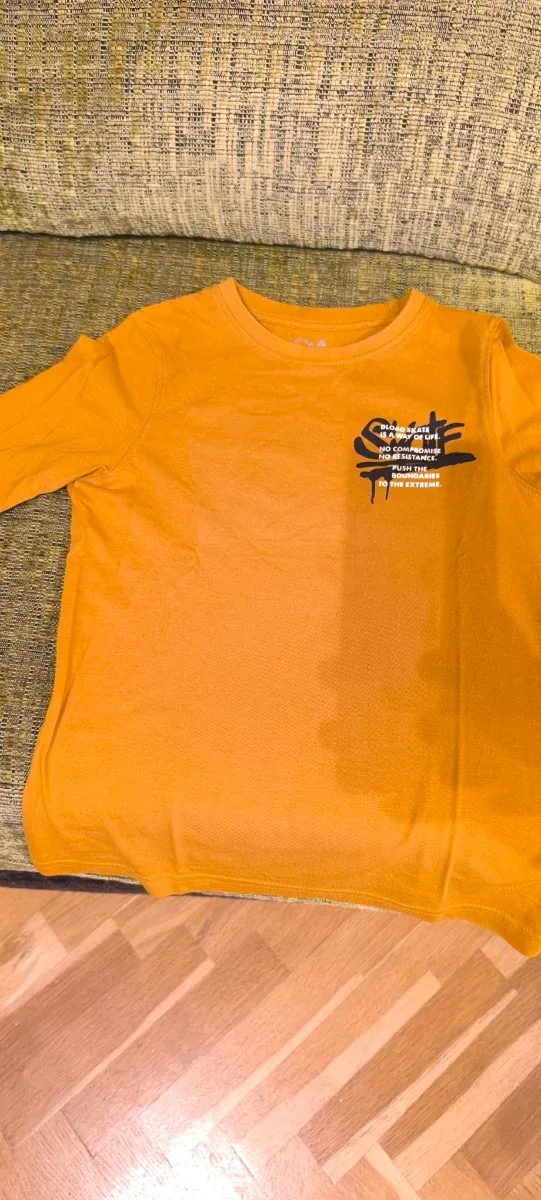 2 camisetas manga larga.C&A Talla 7-8, 122-128 cm.