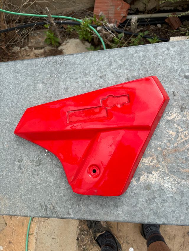 Tapas Laterales Derbi 2002 Rojas