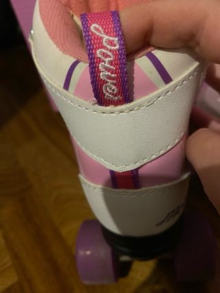 Pattini a rotelle bianchi e viola