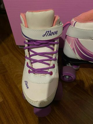 Pattini a rotelle bianchi e viola