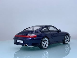 1:18 Porsche 911 -996.2 Carrera 4S año 2002 GT938