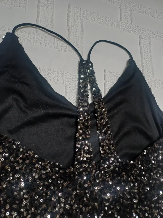 Vestido Negro con Lentejuelas negras plateadas