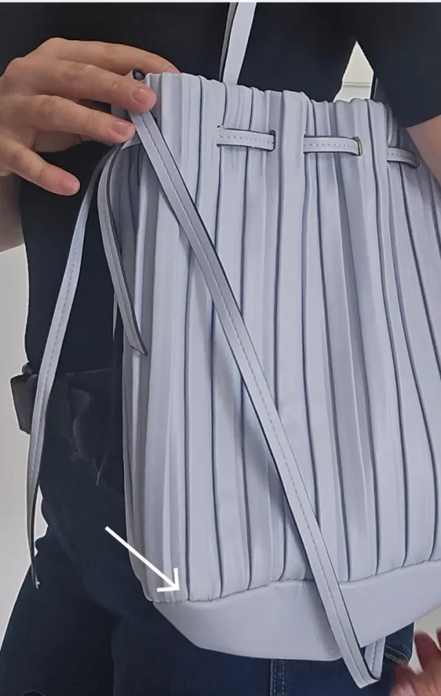 Bolso Zara azul plisado