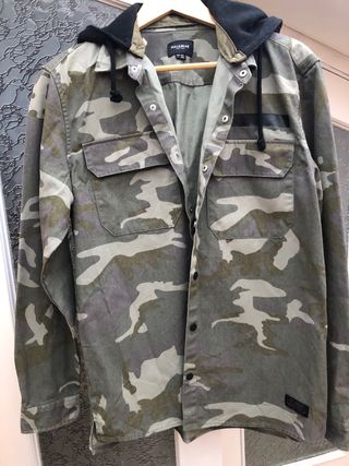 Camisa Pull&Bear Camuflaje Talla M