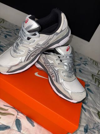 ASICS Bambas Hombre Plata y Blanco imitación