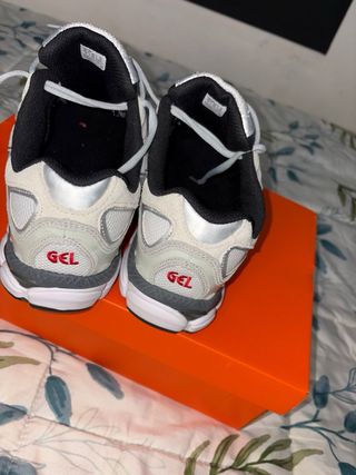 ASICS Bambas Hombre Plata y Blanco imitación