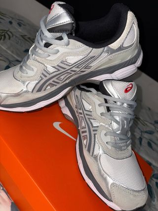 ASICS Bambas Hombre Plata y Blanco imitación