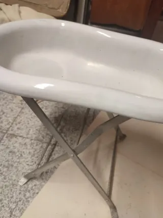 Bidé bañera esmaltada antigua con soporte plegable