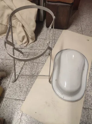 Bidé bañera esmaltada antigua con soporte plegable