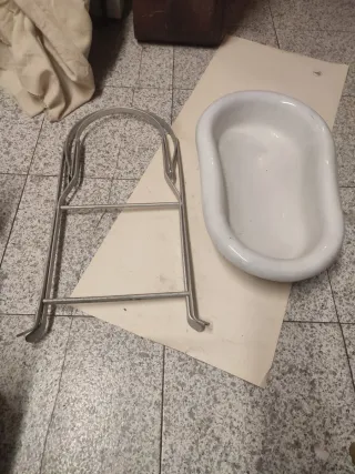 Bidé bañera esmaltada antigua con soporte plegable