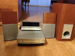 Equipo de música Pionner,dos altavoces y subwoofer