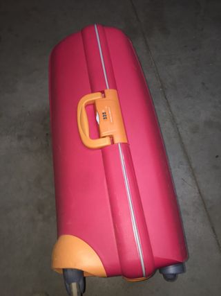 Maleta de viaje roja 33 kg