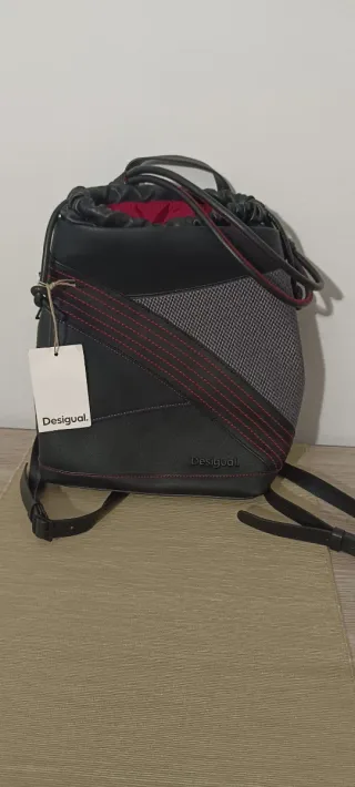 Mochila Desigual Piel Negra y Roja