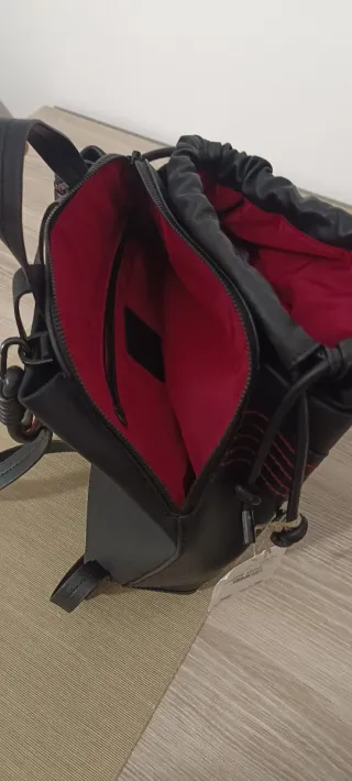 Mochila Desigual Piel Negra y Roja