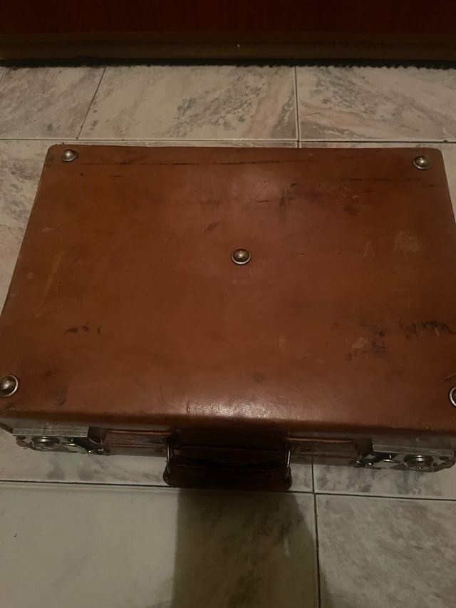 Valigia Vintage Marrone con Decorazione Senza Chiave