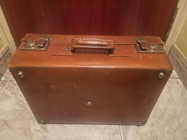 Valigia Vintage Marrone con Decorazione Senza Chiave