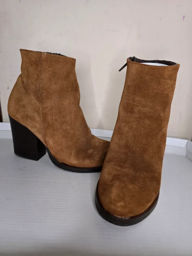 Botines de ante marrones