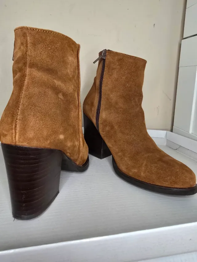 Botines de ante marrones