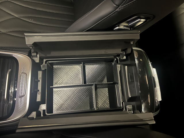 Bandeja consola central Omoda 9