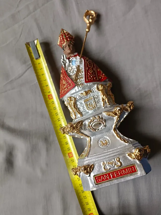 Figura San Fermín con báculo y mitra