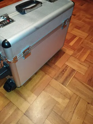 Maletín carrito con ruedas y candado