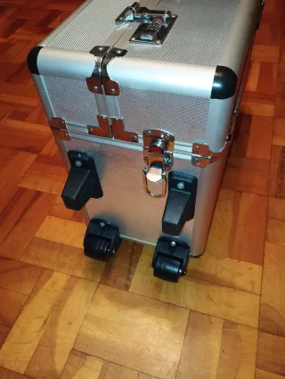 Maletín carrito con ruedas y candado