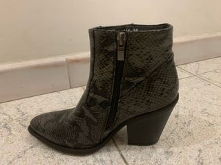 Stivaletti donna effetto pitone