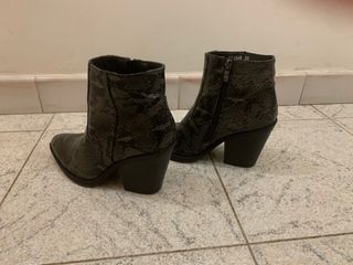 Stivaletti donna effetto pitone