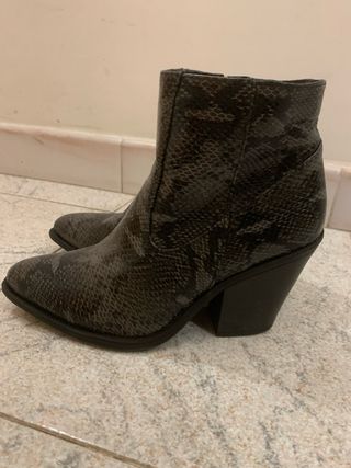 Stivaletti donna effetto pitone