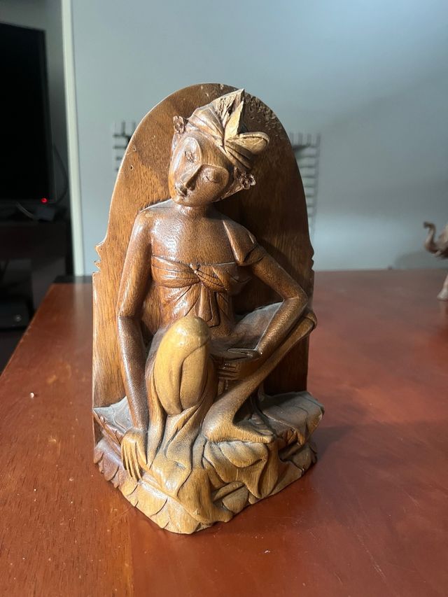 Estatuilla Tailandia Diosa Madera