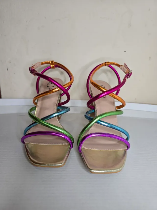 Tacones dorados multicolor