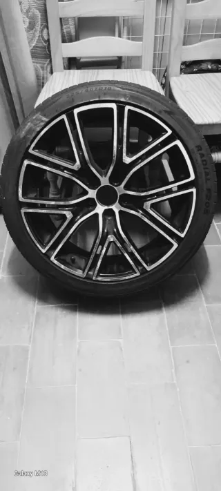 4 Ruedas 225/40ZR18 con Cubiertas