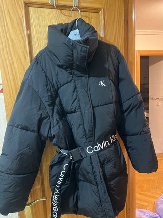 Chaqueta Calvin Klein Negra con Cinturón