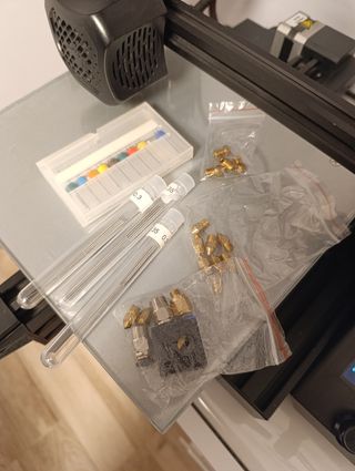 Impresora 3D Ender-3 V2 – Creality + Filamentos