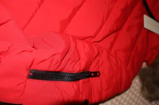 Abrigo Tintoretto Rojo con Capucha y Cremallera