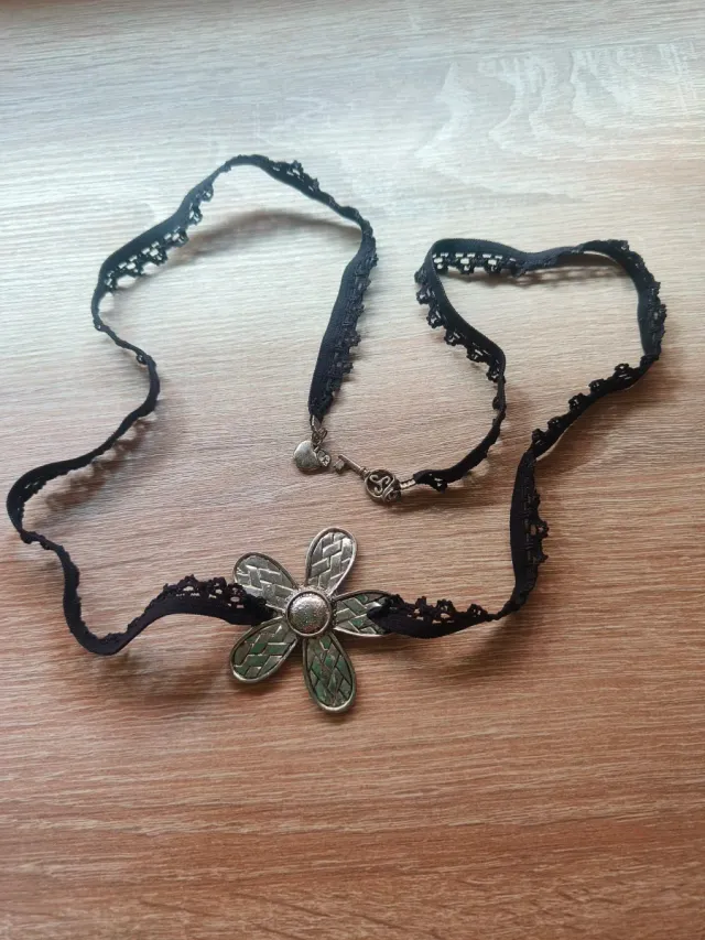 Felpa de encaje con flor