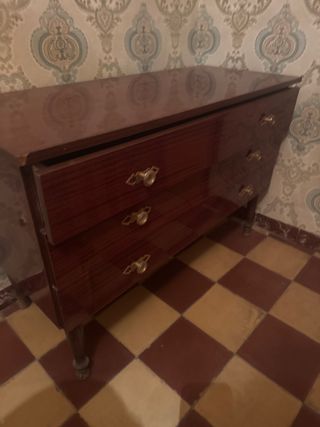 Cómoda antigua de madera