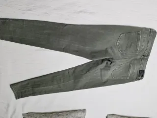 Pantalón vaquero verde tiro bajo