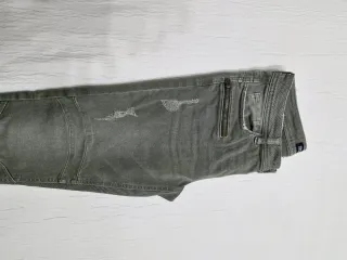 Pantalón vaquero verde tiro bajo