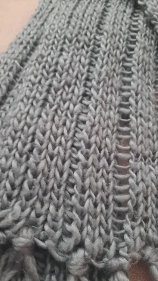 Bufanda de punto gris