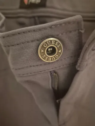 Pantalón Guess Gris Elástico Tipo Vaquero. Talla S