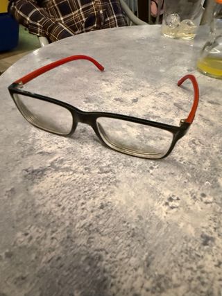 Gafas graduadas negras y rojas