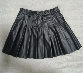 Falda de cuero Stradivarius con tablas