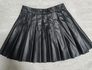 Falda de cuero Stradivarius con tablas